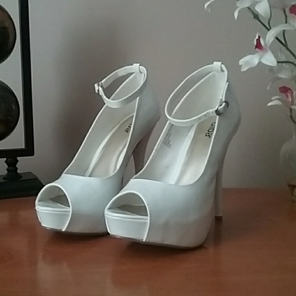 diba Shoes - Sexy, peep-toe stilettos